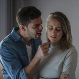 esposa-y-esposo-peleando